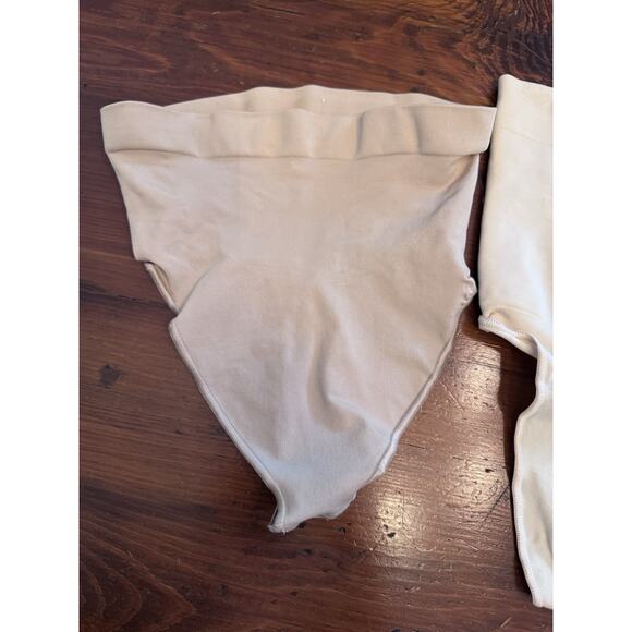 Skims Nude Thongs 2 Pairs size small NEW - Picture 2 of 12